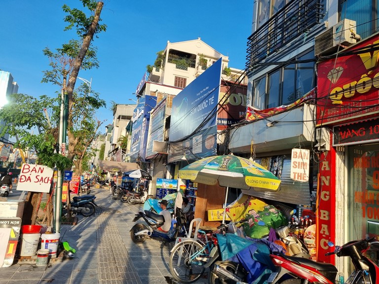 Chỉnh trang 180 tuyến phố theo Chương trình 03-CTr/TU của Thành ủy Hà Nội: Mắc vì thiếu thiết kế đô thị - Ảnh 1