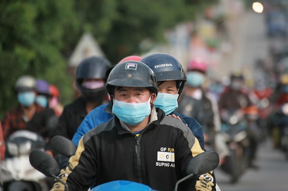 CSGT Hà Nội hỗ trợ hàng trăm người từ vùng dịch phía Nam vững tâm qua Thủ đô - Ảnh 2