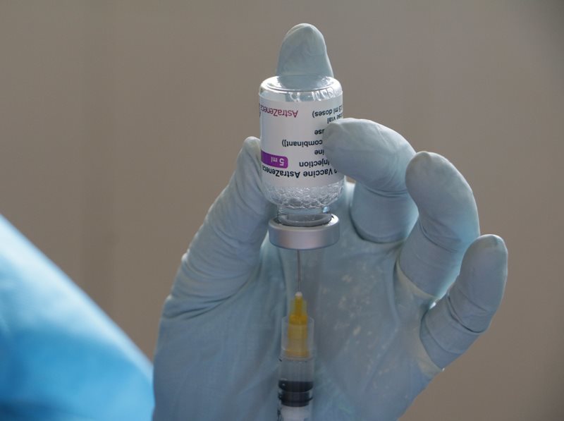 Cần Thơ giao công an xử lý nghiêm các hành vi tiêu cực trong tiêm vaccine Covid-19 - Ảnh 1