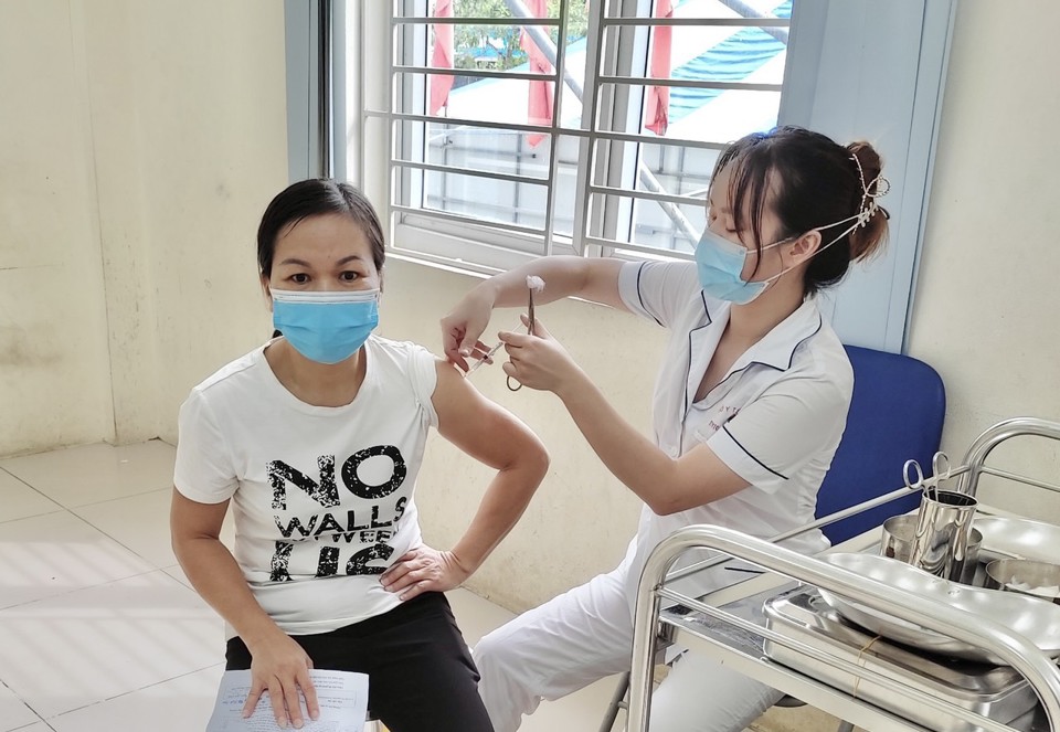 Quận Thanh Xuân: 54.651 người dân được tiêm vaccine phòng Covid-19 - Ảnh 2