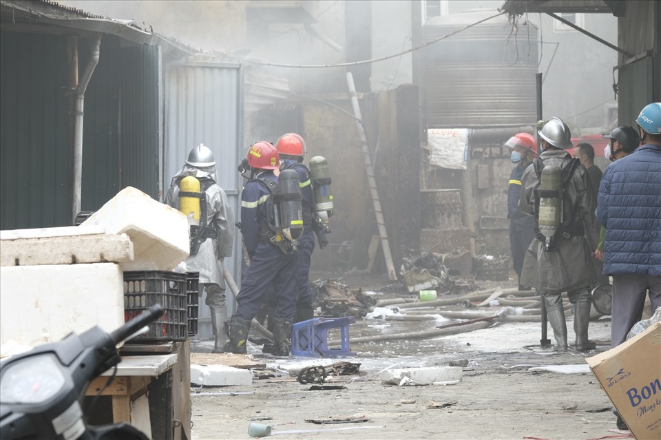 Hà Nội: Cháy kho chứa điều hòa ở chợ Đại Kim - Ảnh 1