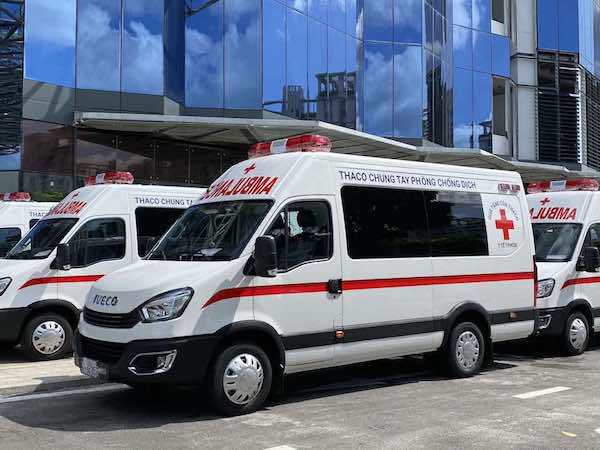 THACO tặng TP Hồ Chí Minh 30 xe cứu thương, 25 xe tiêm vaccine cơ động và 500.000 bộ kit test nhanh SARS-CoV-2 - Ảnh 1