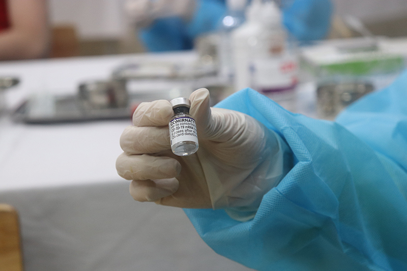 Quận Đống Đa: Học sinh THPT vui vì được tiêm vaccine phòng Covid-19 - Ảnh 12