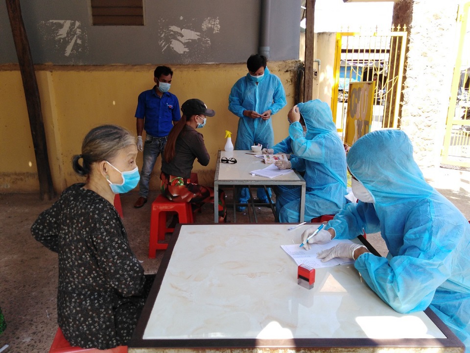 Bình Phước cử 150 nhân viên y tế hỗ trợ Bình Dương tiêm vaccine phòng dịch Covid-19 - Ảnh 1