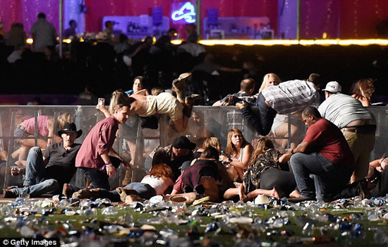 Nghi phạm vụ xả súng Las Vegas dự định thảm sát ở Boston, Chicago - Ảnh 2