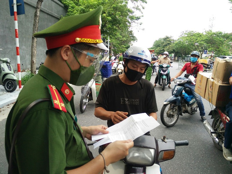 Công an TP Hà Nội thông báo chính thức thủ tục cấp giấy đi đường trong vùng 1 - Ảnh 1