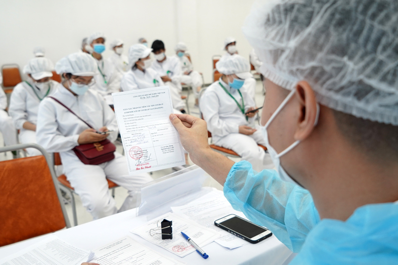 [Ảnh] Tiêm vaccine Covid-19 cho người lao động trong khu công nghiệp ở Hà Nội - Ảnh 11