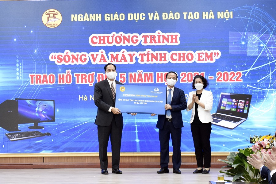 Tập đoàn CMC tặng 400 máy tính - trị giá 4 tỷ đồng cho học sinh khó khăn tại Hà Nội - Ảnh 1