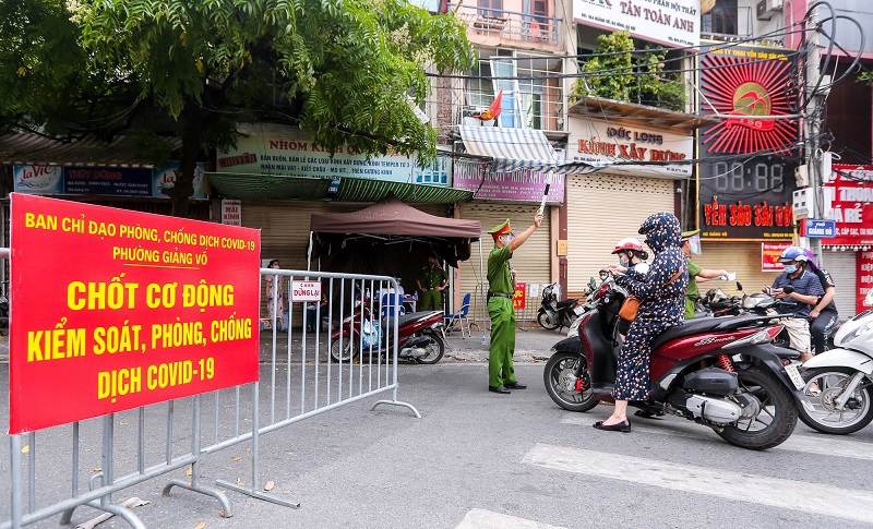 Hà Nội: Lập chốt cứng để hạn chế người và phương tiện từ Vùng 2, 3 di chuyển vào Vùng 1 - Ảnh 1