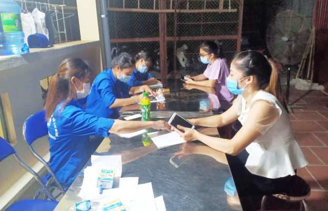 Y bác sĩ, tình nguyện viên Thái Nguyên ngày đêm hỗ trợ huyện Sóc Sơn hoàn thành “chiến dịch kép” - Ảnh 2