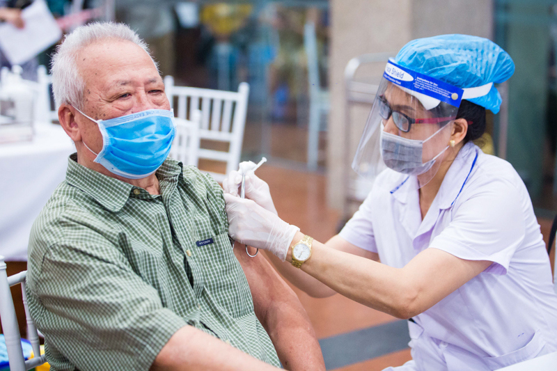 Hà Nội: Toàn thành phố đã tiêm 4,7 triệu mũi vaccine, lấy được hơn 2,7 triệu mẫu xét nghiệm - Ảnh 1