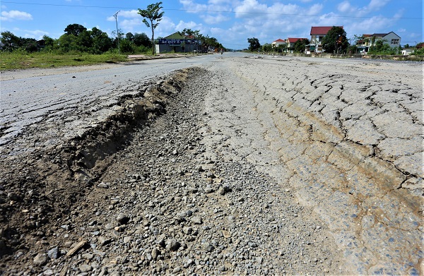 Nghệ An: Gần 2 km đường được đầu tư 290 tỷ đồng, chưa nghiệm thu đã hư hỏng - Ảnh 7