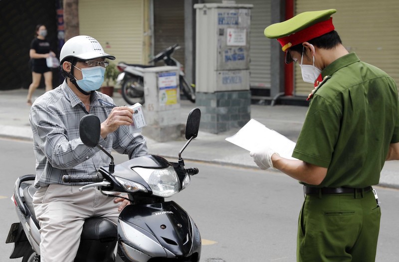 [Ảnh] Hà Nội: Kiểm soát chặt giấy đi đường trong kỳ nghỉ lễ 2/9 - Ảnh 8