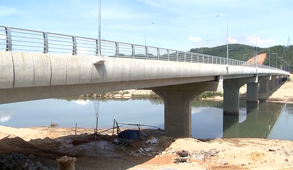 Quảng Ngãi: Khẩn trương hoàn thành dự án cầu sông Rin - Ảnh 1