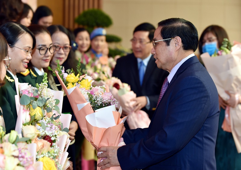 Thủ tướng Phạm Minh Chính: Còn nhiều việc phải làm để phụ nữ có cuộc sống tốt đẹp hơn - Ảnh 2