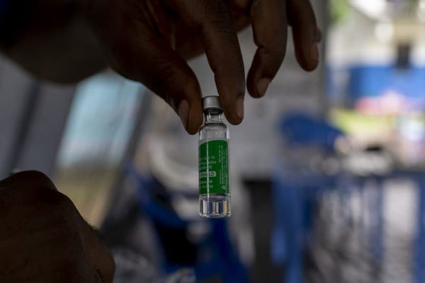 IMF, WB hối thúc hỗ trợ thêm vaccine Covid-19 cho các quốc gia nghèo - Ảnh 1