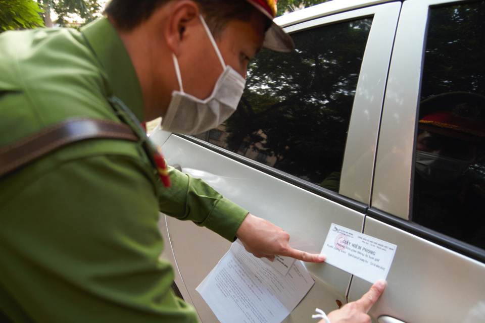 Ban chỉ đạo 197 phường Phúc La: Xử lý các điểm dừng đỗ phương tiện sai quy định, lập lại trật tự đô thị - Ảnh 5