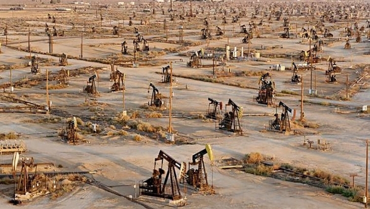 Dự trữ dầu thô Mỹ giảm đẩy giá xăng dầu tăng mạnh - Ảnh 1