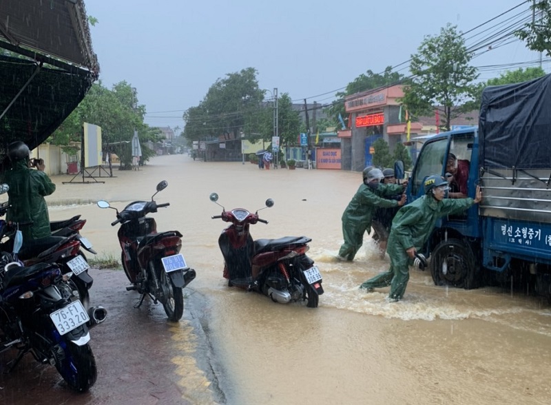 Lượng mưa tại Quảng Ngãi vượt mức kỷ lục năm 2009 - Ảnh 2