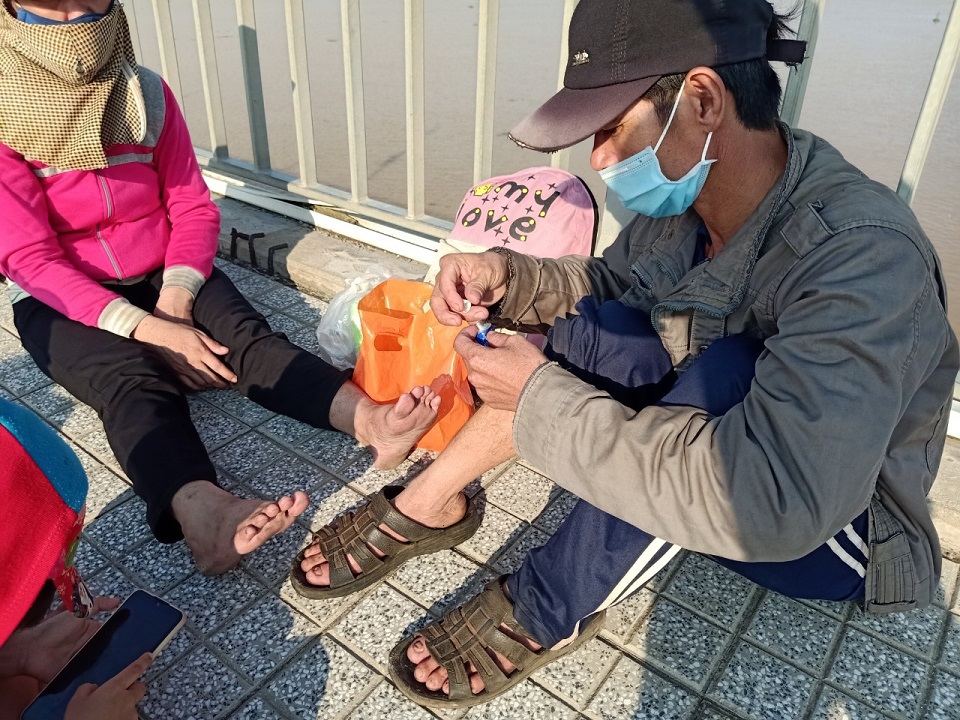 Đồng Nai: "Giải cứu" một gia đình 5 người đi bộ 3 ngày đêm tìm đường về Tây Ninh - Ảnh 2