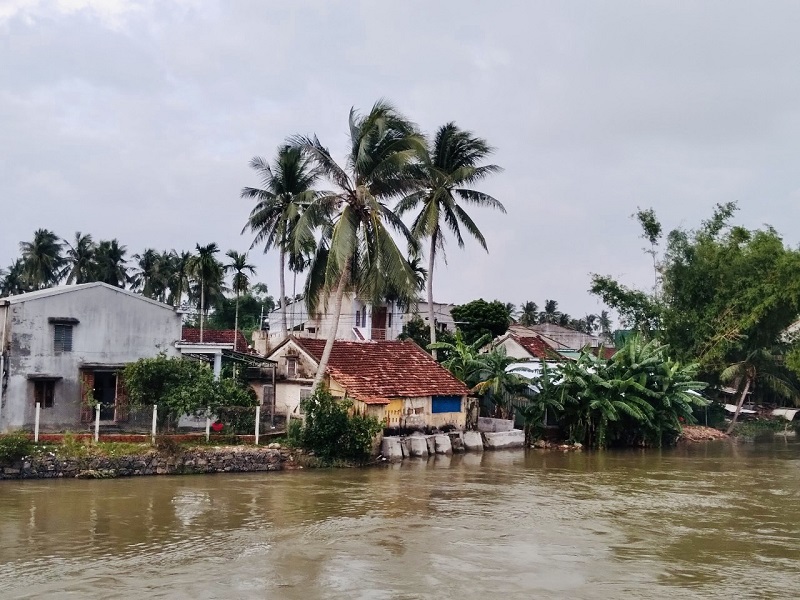Quảng Ngãi: Sạt lở nghiêm trọng ở bờ sông Hưng Nhơn - Ảnh 2