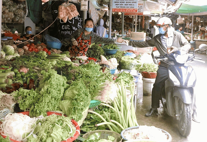 Hà Nội: Chợ truyền thống tấp nập, giá bình ổn trong ngày đầu tiên hết giãn cách - Ảnh 2