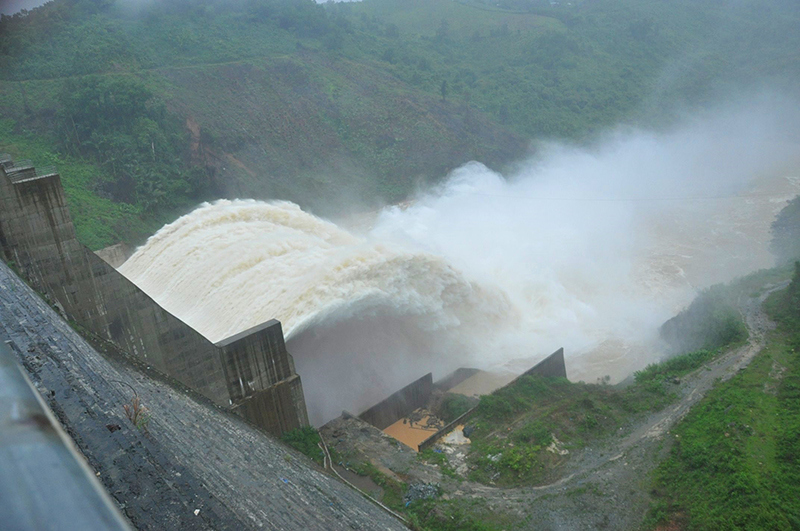 Quảng Nam: Mưa lớn gây chia cắt nhiều nơi, 4 hồ thủy điện xả lũ - Ảnh 4