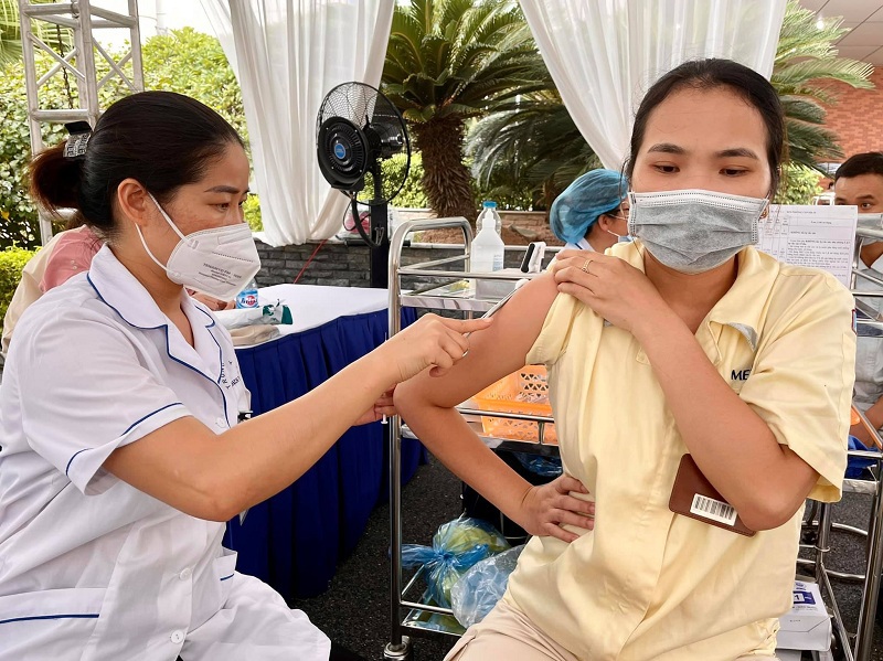 Thạch Thất tổ chức tiêm vaccine đợt 12 cho trên 14.100 người - Ảnh 5