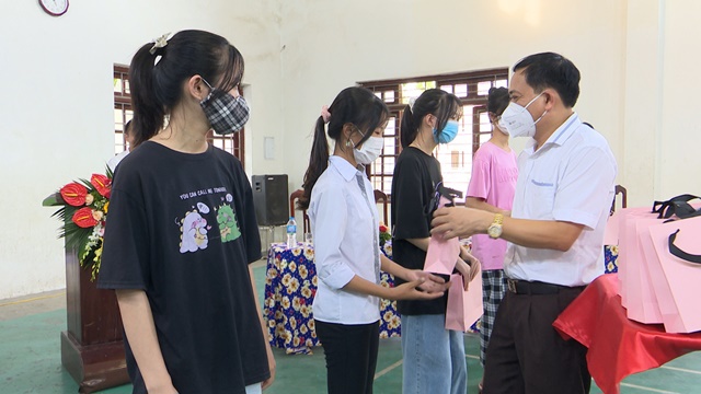 200 học sinh huyện Thường Tín được hỗ trợ từ chương trình “sóng và máy tính cho em” - Ảnh 2