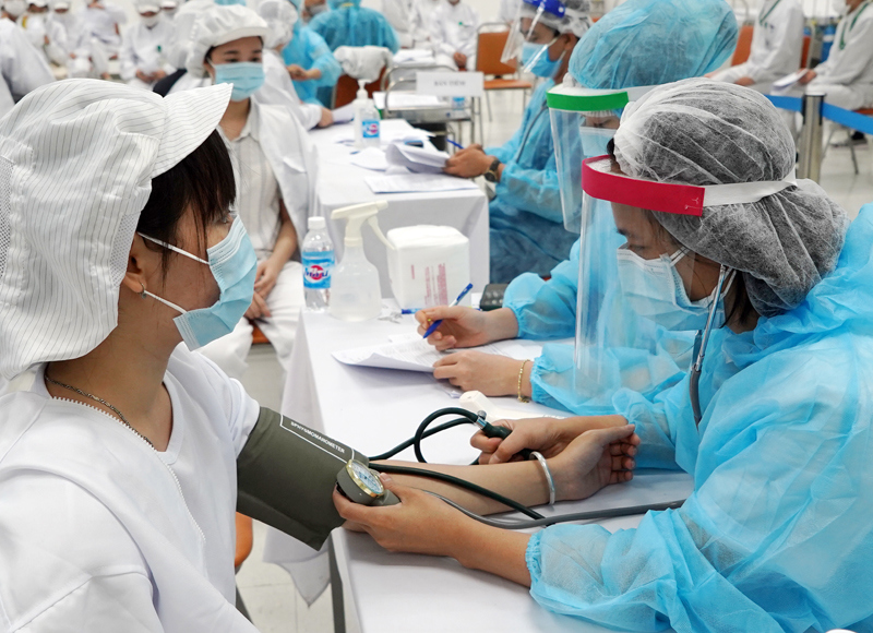 [Ảnh] Tiêm vaccine Covid-19 cho người lao động trong khu công nghiệp ở Hà Nội - Ảnh 2