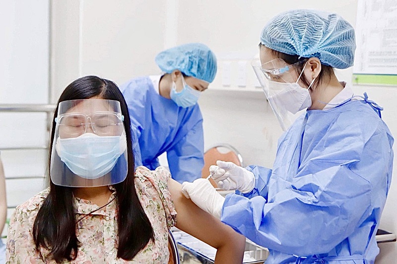 [Ảnh] Tiêm vaccine phòng Covid-19 cho phụ nữ mang thai tại Hà Nội - Ảnh 8