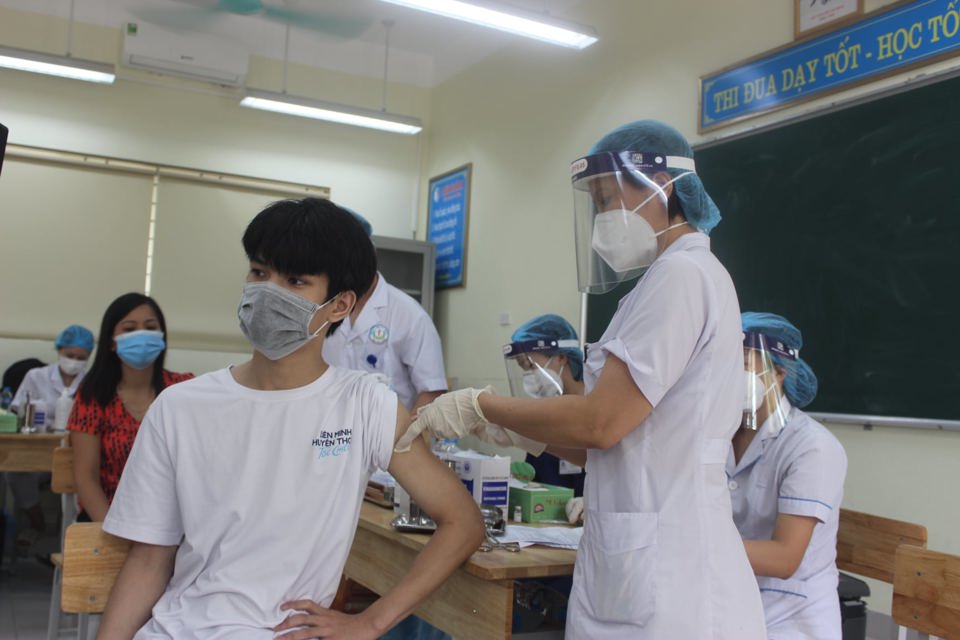Theo chân lực lượng y tế tỉnh Bắc Ninh hỗ trợ huyện Gia Lâm phòng chống dịch Covid-19 - Ảnh 4