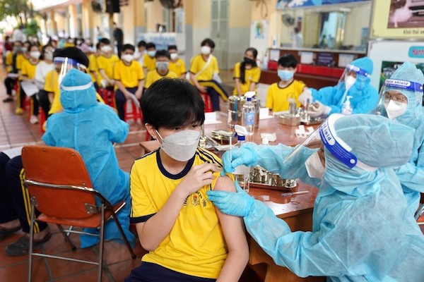 Đón 26.000 học sinh trở lại TP Hồ Chí Minh học trực tiếp, làm sao để an toàn? - Ảnh 1