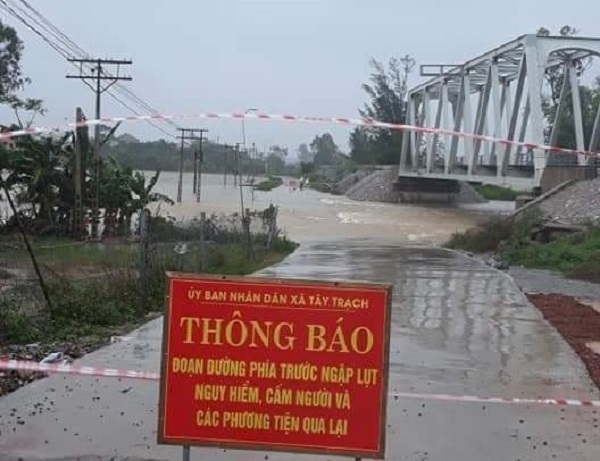 Quảng Bình: Mưa lớn gây lũ lụt, chia cắt cục bộ nhiều địa phương - Ảnh 2