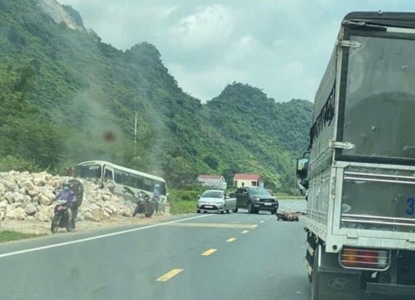 Tai nạn giao thông mới nhất hôm nay (22/8): Tai nạn nghiêm trọng giữa 2 ô tô ở Hà Giang khiến 2 người tử vong - Ảnh 1