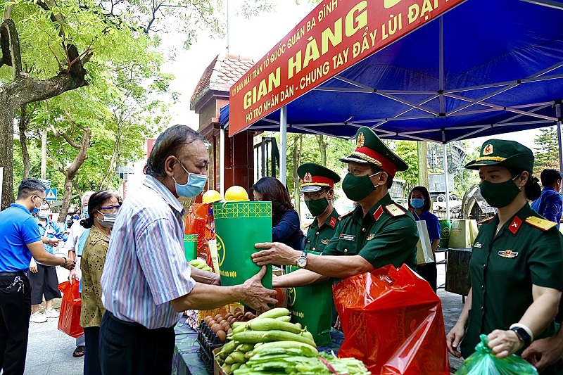 Những "Gian hàng 0 đồng" ấm tình quân, dân trong đại dịch - Ảnh 4