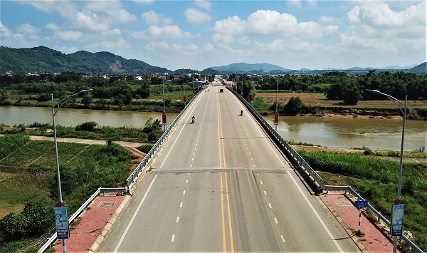 Nghệ An: Gần 2 km đường được đầu tư 290 tỷ đồng, chưa nghiệm thu đã hư hỏng - Ảnh 1