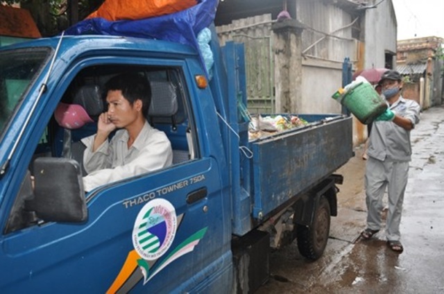 Huyện Thường Tín đảm bảo công tác vệ sinh môi trường vùng tâm dịch Covid-19 - Ảnh 3