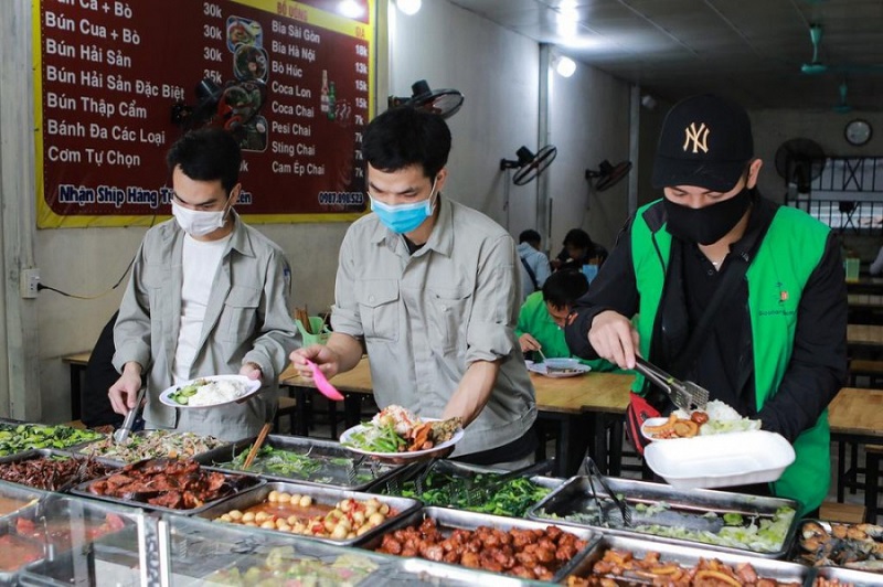 Nhiều địa phương ở Quảng Ngãi được phép phục vụ ăn uống tại chỗ - Ảnh 1