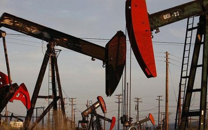 Vượt qua mức đỉnh 7 năm, giá xăng dầu tiếp đà leo dốc - Ảnh 1
