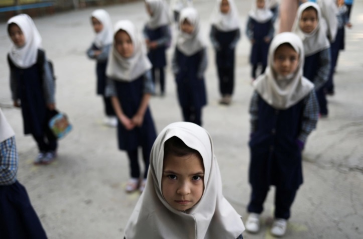 Afghanistan: Trẻ em gái được tới trường, vẫn chưa hết lo âu - Ảnh 1