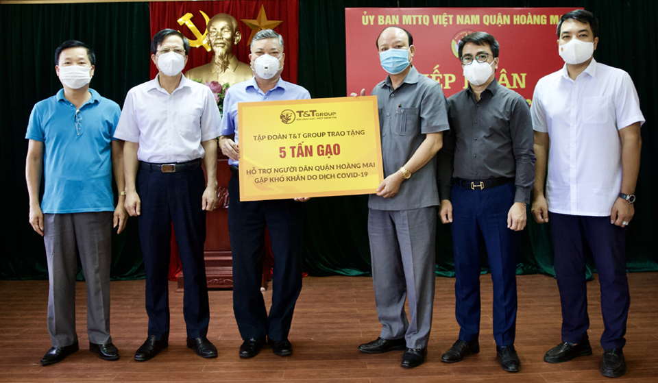 T&T Group và SHB hỗ trợ quận Hoàng Mai 10 tấn gạo chống dịch - Ảnh 1