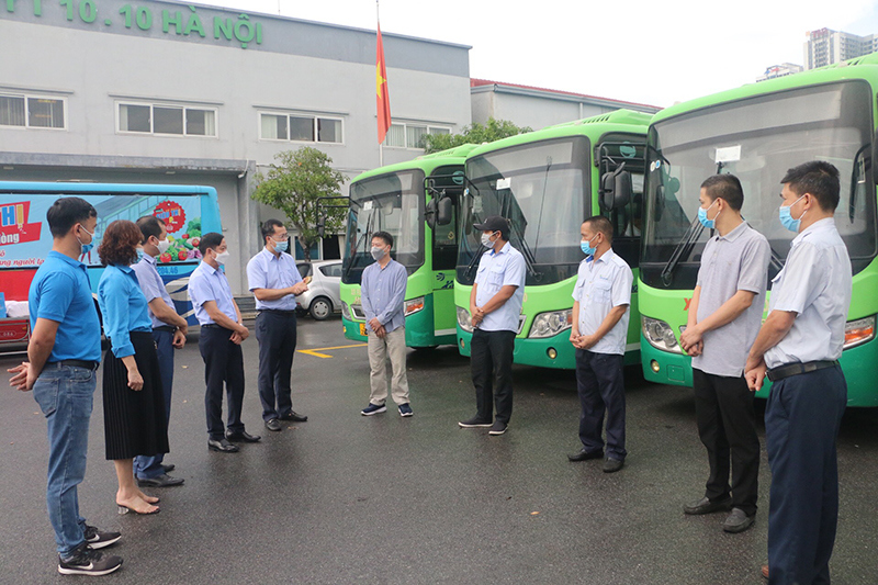 Người lao động Tổng Công ty Vận tải Hà Nội đón nhận 500 Túi An sinh Công đoàn - Ảnh 2