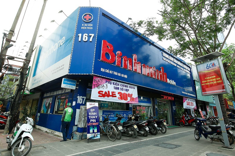 [Ảnh] Hà Nội: Nhiều cửa hàng giảm giá “khủng” trong ngày Black Friday - Ảnh 3