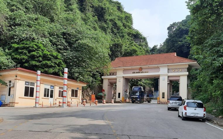 Trung Quốc tạm dừng thông quan hàng hóa qua cửa khẩu Phụ Cốc Nam, tỉnh Lạng Sơn - Ảnh 1