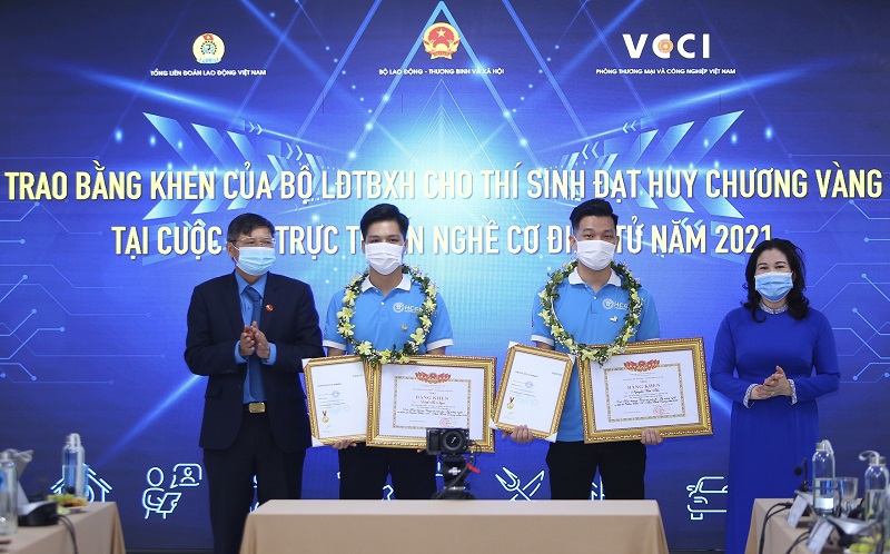 Vinh danh 2 sinh viên giành Huy chương Vàng thi nghề Cơ điện tử Châu Á – Thái Bình Dương - Ảnh 1