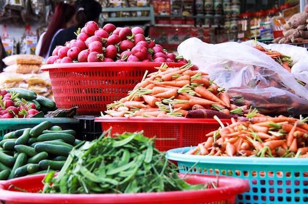 TP Hồ Chí Minh: Giá thực phẩm tại chợ giảm mạnh, sức mua vẫn chậm - Ảnh 1