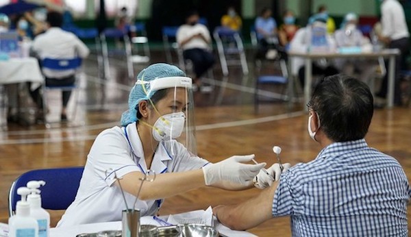 Cấp thêm 118.000 liều vaccine Vero Cell cho các quận, huyện trên địa bàn TP Hồ Chí Minh - Ảnh 1