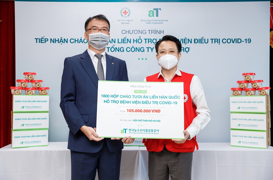 Doanh nghiệp Hàn Quốc tặng 1.800 phần quà cho bệnh nhân Covid-19 tại Hà Nội - Ảnh 1