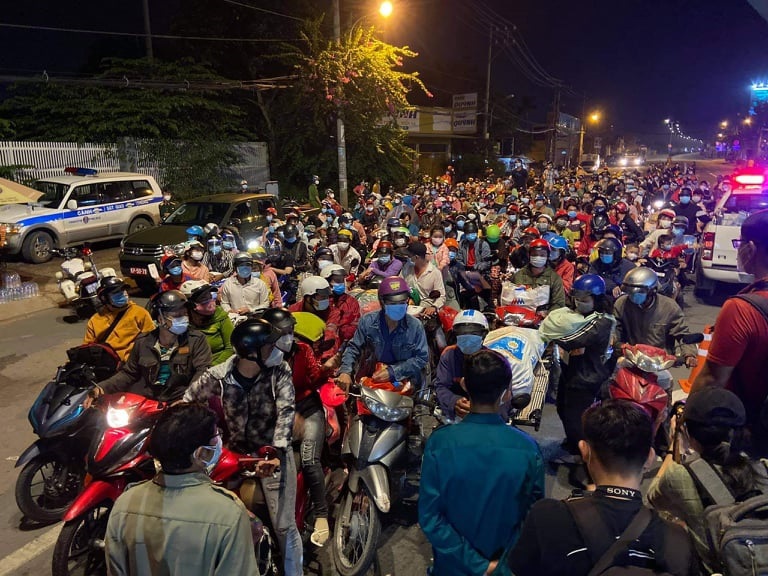 TP Hồ Chí Minh phối hợp với các tỉnh đồng bằng sông Cửu Long đưa công dân về quê - Ảnh 2